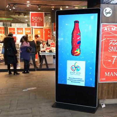 32 Inç Multi-Touch Interactive Reklam Makinesi 1080P / 4K HD Ekranı ve Android / Windows Sistem Destek